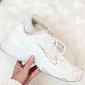 white chunky sneakers nike